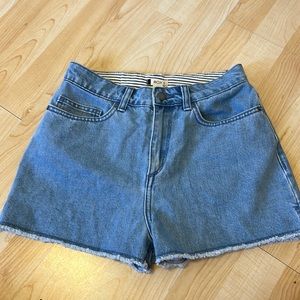 Women’s Roxy denim shorts, Size 25.